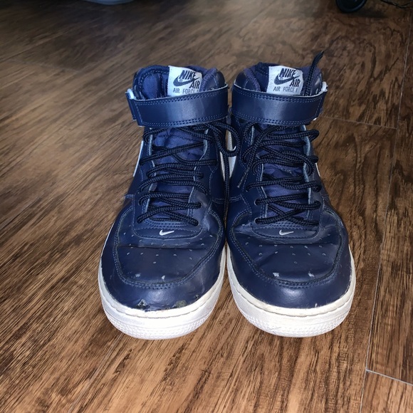 Nike Air Men’s Velcro/Lace Sneakers - Picture 2 of 10